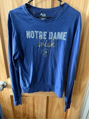 Used, Women’s Size Small Notre Dame Long Sleeve T-Shirt. Has Marks On One Sleeve